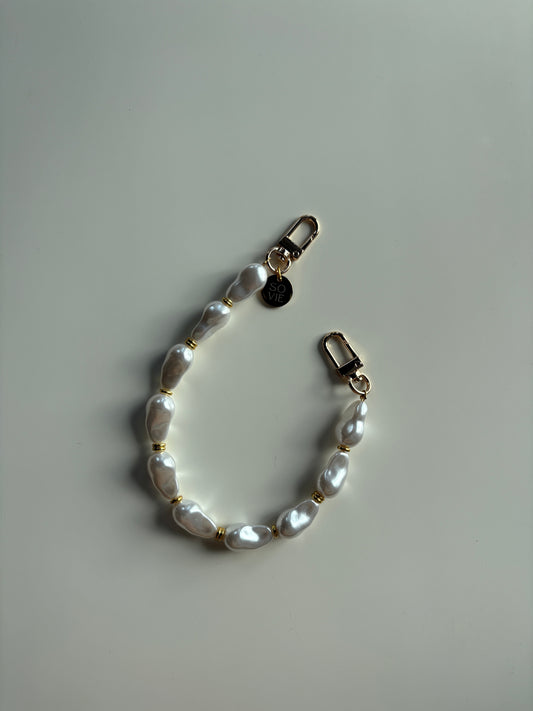 Baroque Pearl Wristlet