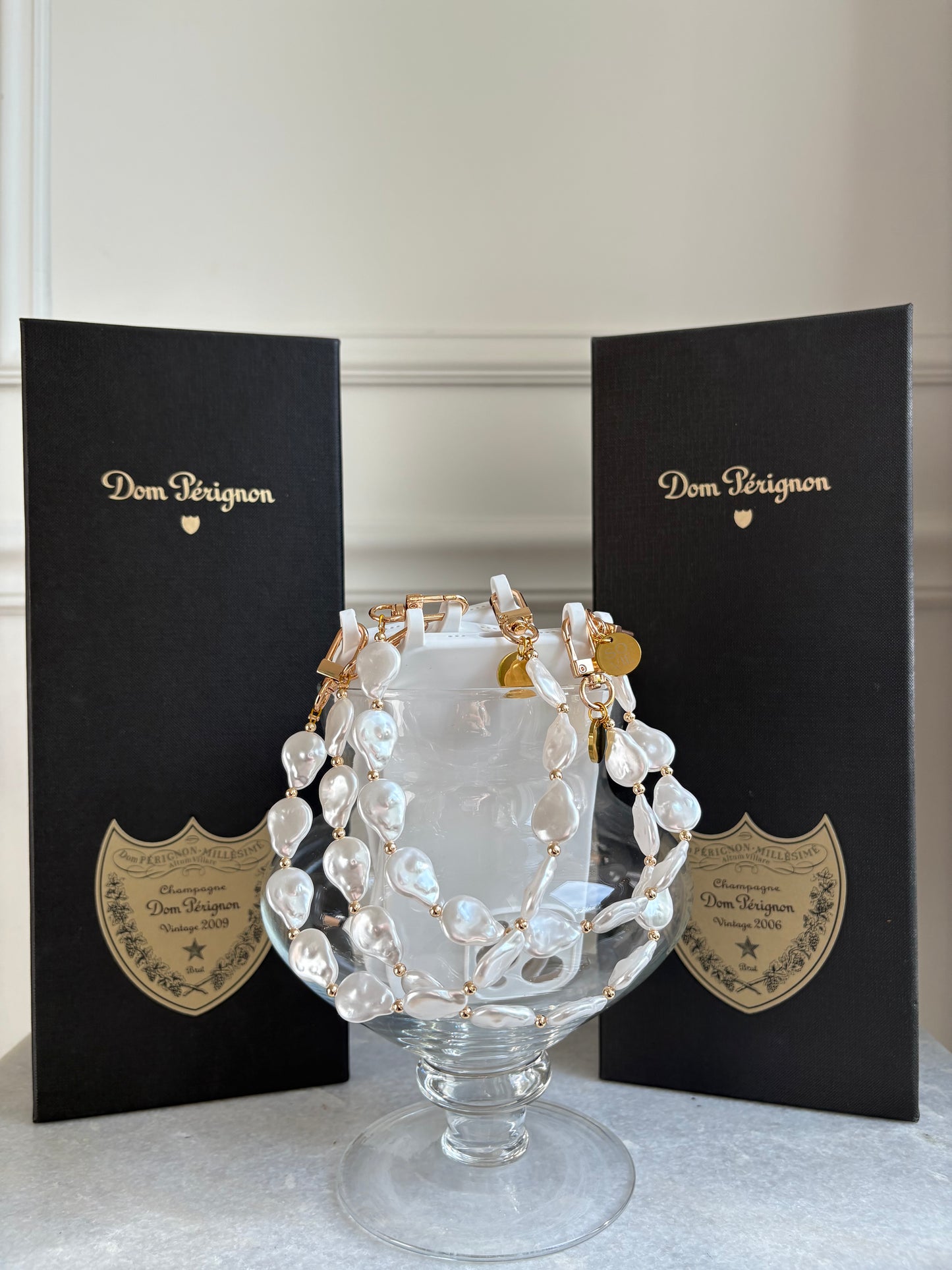 Luxe Atelier Pearl Wristlet